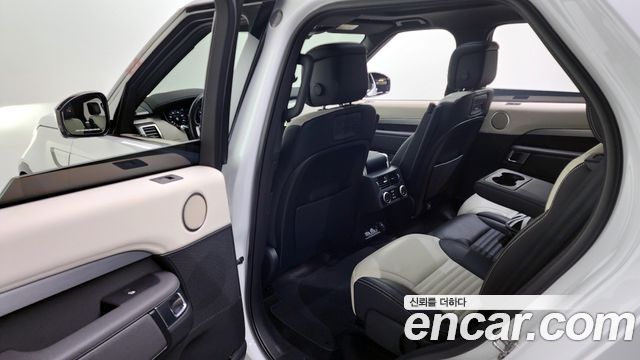 Land Rover Discovery 5 P360 R-Dynamic SE 2022 — фото 11