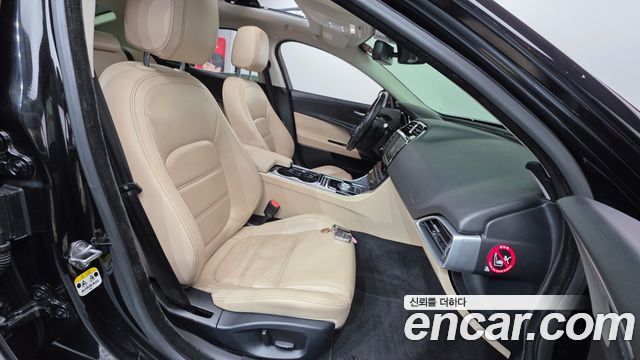 Jaguar XE 20d Prestige 2016 — фото 10