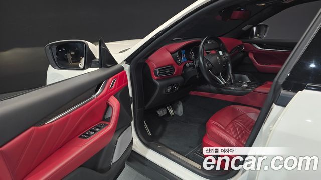 Maserati Levante 3.8 GTS AWD 2019 — фото 10