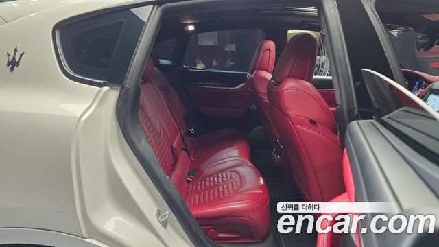 Maserati Levante 3.8 GTS AWD 2019 — фото 12