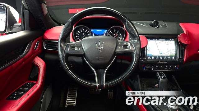 Maserati Levante 3.8 GTS AWD 2019 — фото 13