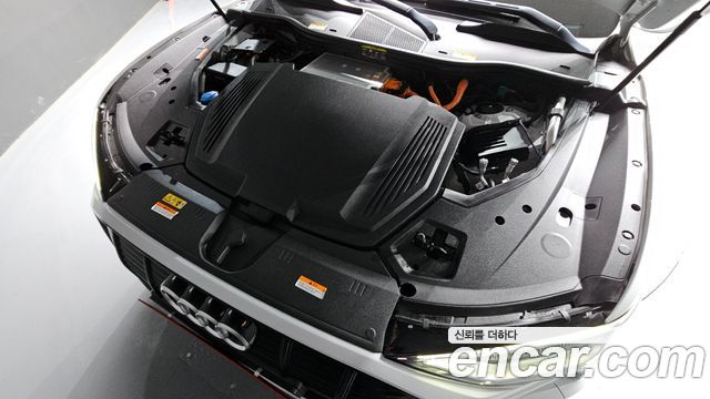 Audi e-tron 55 Quattro 2021 — фото 6
