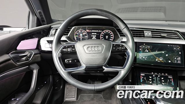 Audi e-tron 55 Quattro 2021 — фото 13