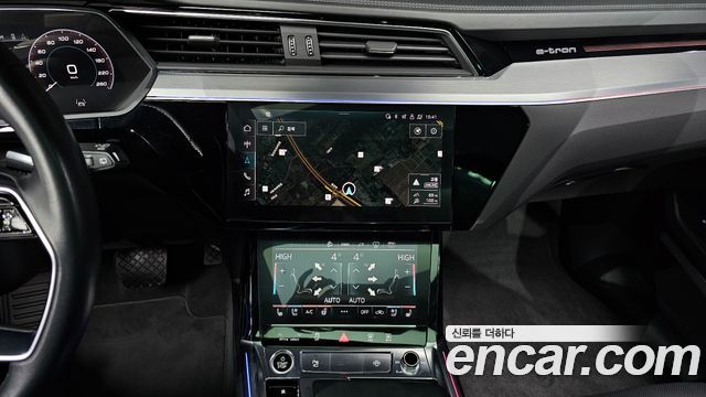 Audi e-tron 55 Quattro 2021 — фото 14