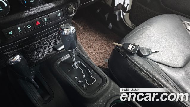 Jeep Wrangler (JK) 3.6 Sahara 4Door 2017 — фото 9
