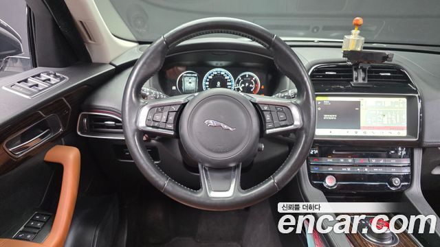 Jaguar F-PACE 20d Portfolio 2018 — фото 13