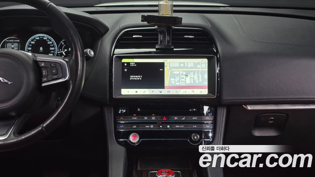Jaguar F-PACE 20d Portfolio 2018 — фото 14