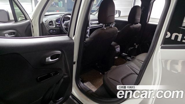 Jeep Renegade 2.4 Longitude 2021 — фото 11