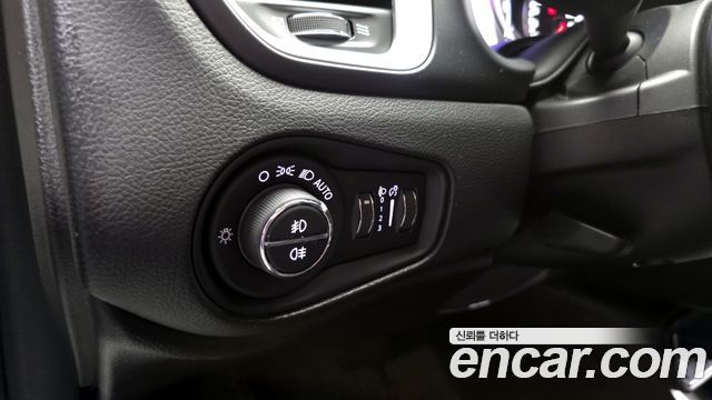 Jeep Renegade 2.4 Longitude 2021 — фото 15