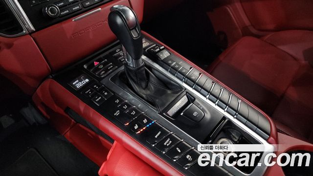 Porsche Macan 3.0 GTS 95B 2018 — фото 9