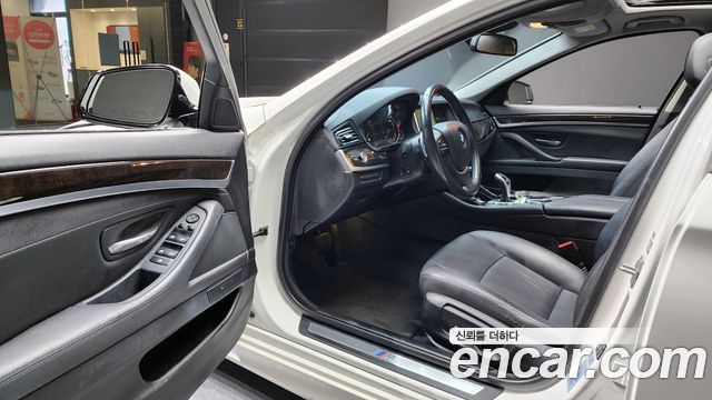 BMW 5 Series (F10) 528i xDrive M Aero Dynamic 2016 — фото 11