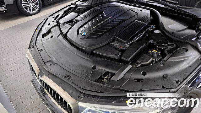 BMW 7 Series (G11) M760Li xDrive 2017 — фото 6
