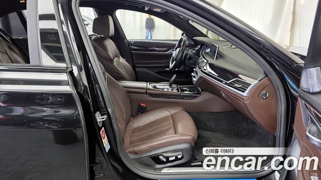 BMW 7 Series (G11) M760Li xDrive 2017 — фото 15