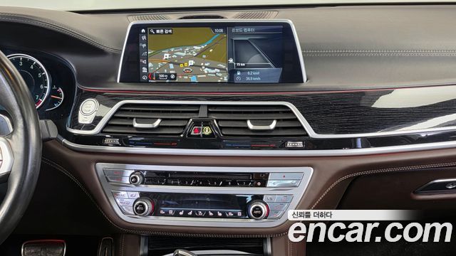 BMW 7 Series (G11) M760Li xDrive 2017 — фото 18