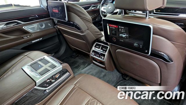 BMW 7 Series (G11) M760Li xDrive 2017 — фото 19