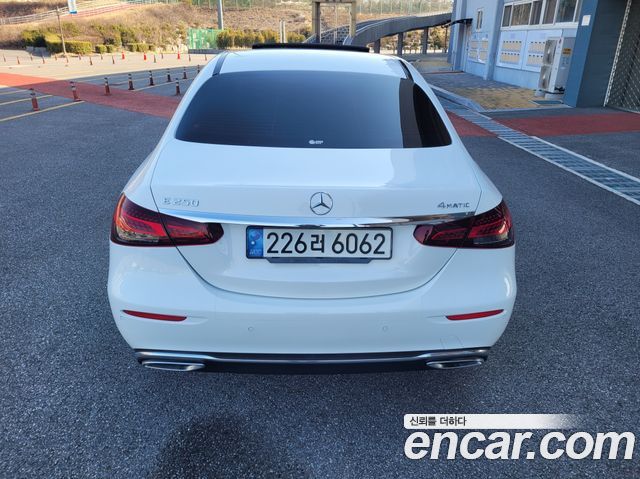 Mercedes-Benz E-Class (W213) E250 Exclusive 2022 — фото 4