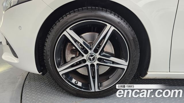 Mercedes-Benz A-Class (W177) A250 4MATIC Sedan 2020 — фото 5