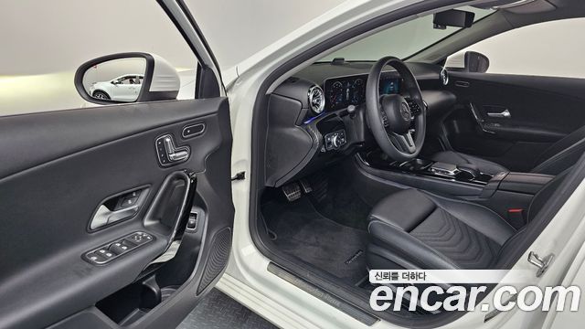 Mercedes-Benz A-Class (W177) A250 4MATIC Sedan 2020 — фото 10