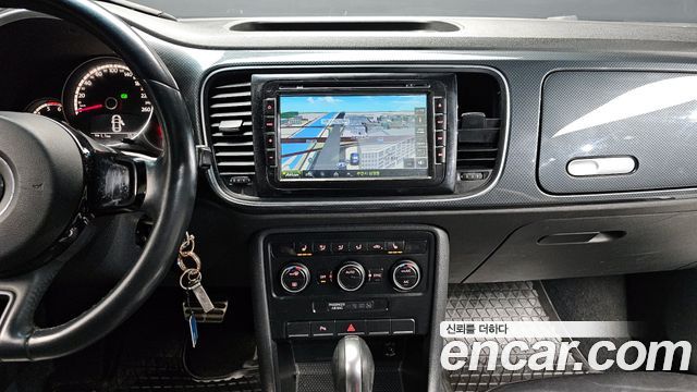 Volkswagen Beetle 2.0 TDI 3rd 2015 — фото 14