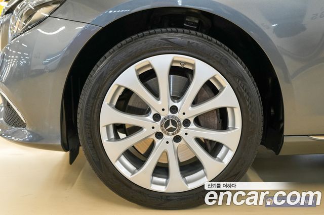 Mercedes-Benz E-Class (W213) E300 4MATIC Exclusive 2019 — фото 5