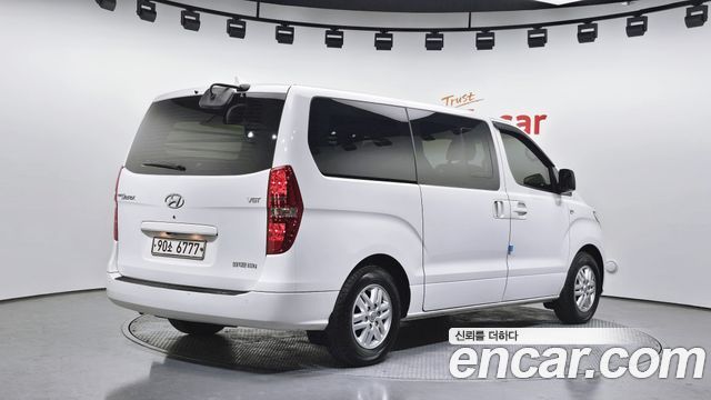Hyundai Grand Starex Van 5-Seater Modern 2021 — фото 2
