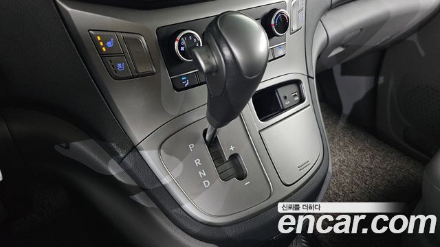 Hyundai Grand Starex Van 5-Seater Modern 2021 — фото 9