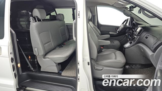 Hyundai Grand Starex Van 5-Seater Modern 2021 — фото 12