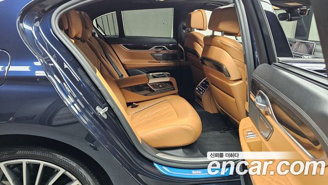 BMW 7 Series (G11) 740d xDrive Design Pure Excellence 2020 — фото 12