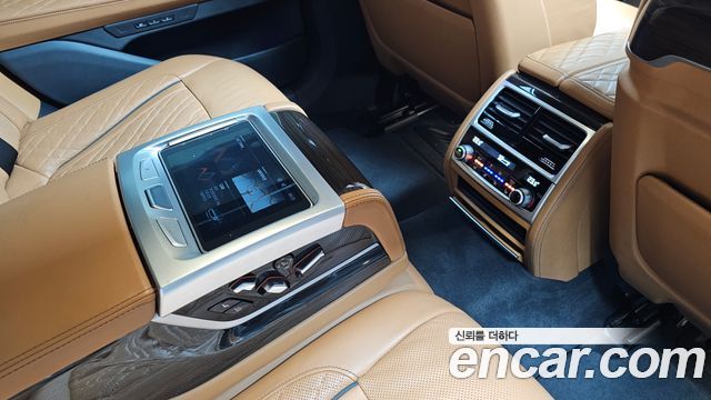 BMW 7 Series (G11) 740d xDrive Design Pure Excellence 2020 — фото 18