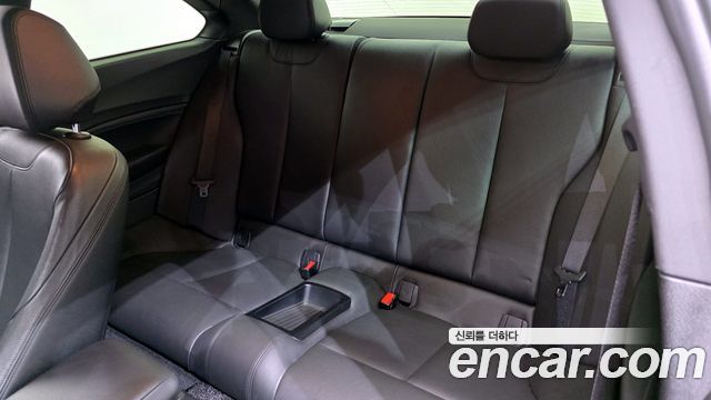 BMW 2 Series (F22) 220d M Sport Coupe 2015 — фото 11