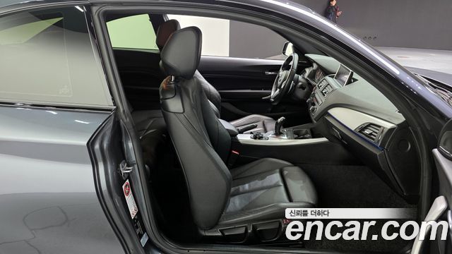 BMW 2 Series (F22) 220d M Sport Coupe 2015 — фото 12