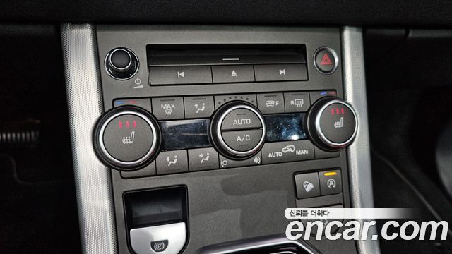 Land Rover Range Rover Evoque 2.0 TD4 SE Dynamic Convertible 2017 — фото 17