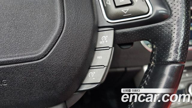 Land Rover Range Rover Evoque 2.0 TD4 SE Dynamic Convertible 2017 — фото 18