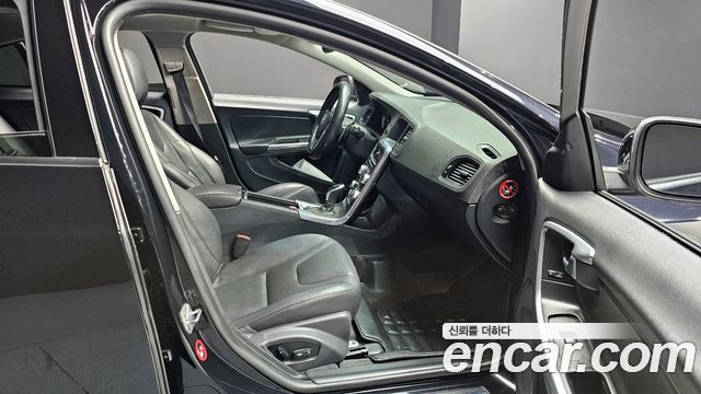 Volvo S60 D2 2nd 2015 — фото 11