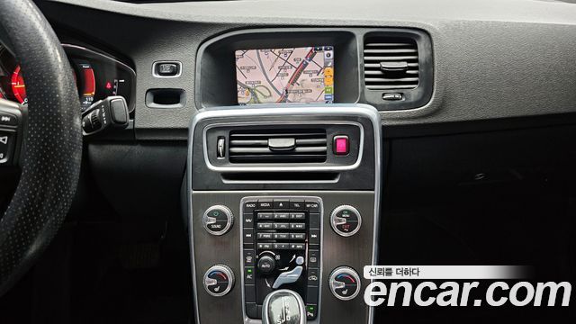 Volvo S60 D2 2nd 2015 — фото 14