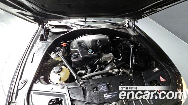 BMW 5 Series (F10) 528i 2012 — фото 6