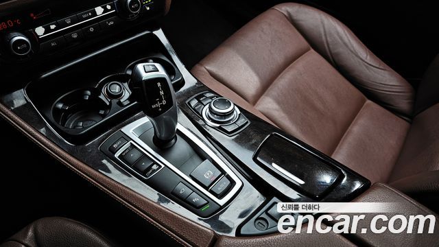 BMW 5 Series (F10) 528i 2012 — фото 9