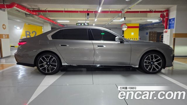 BMW 7 Series (G70) 740d xDrive M Sport 2025 — фото 4