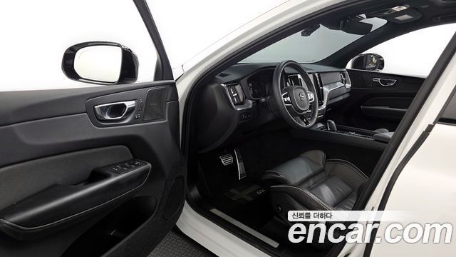 Volvo XC60 (II) T8 R-Design 2021 — фото 10