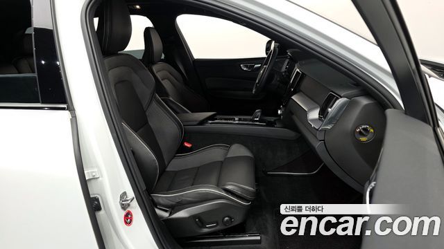 Volvo XC60 (II) T8 R-Design 2021 — фото 11