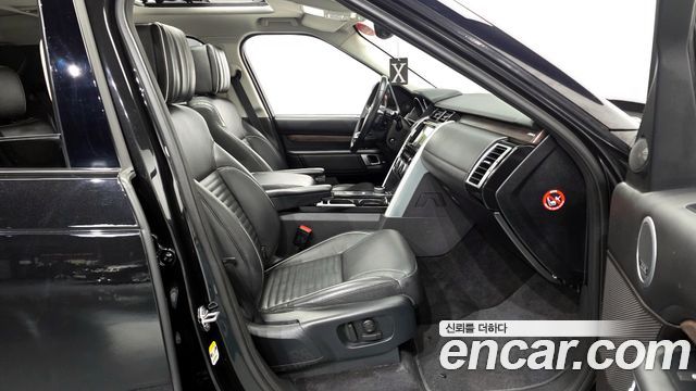 Land Rover Discovery 5 3.0 TD6 HSE Luxury 2017 — фото 11