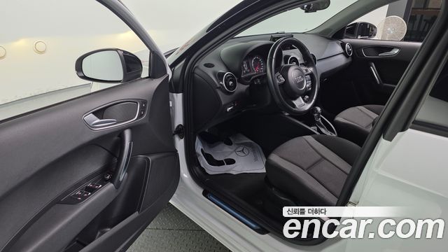 Audi A1 30 TDI Design Premium Sporback 2015 — фото 11