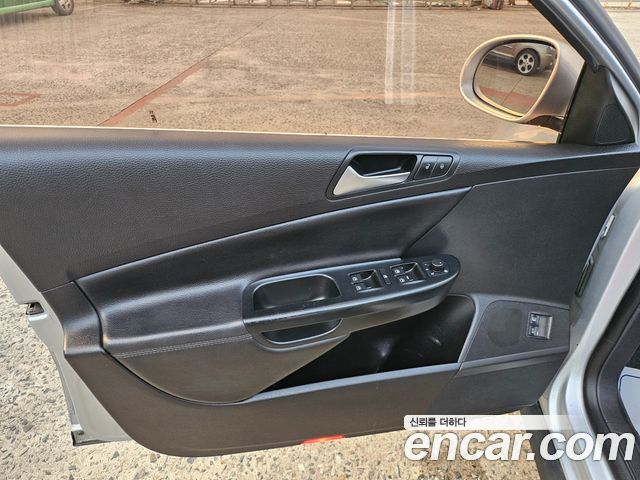 Volkswagen Passat 2.0 TDI Luxury Edition B6 2011 — фото 21