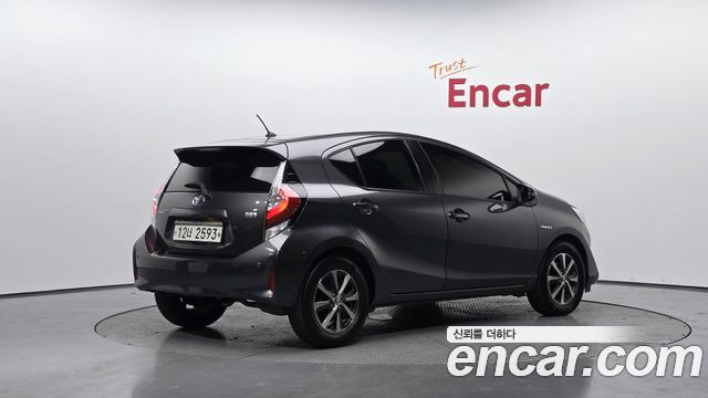 Toyota Prius C 1.5 2018 — фото 2