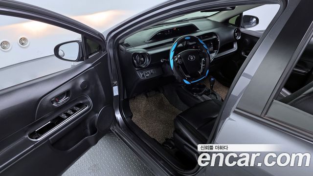 Toyota Prius C 1.5 2018 — фото 11