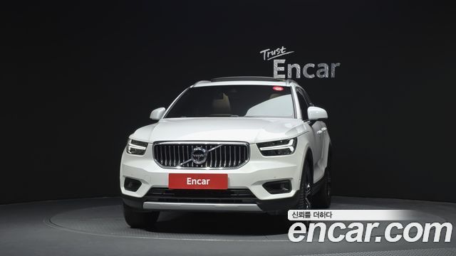 Volvo XC40 B4 Inscription 2022 — фото 3