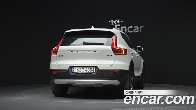 Volvo XC40 B4 Inscription 2022 — фото 4