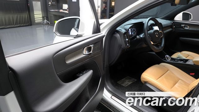 Volvo XC40 B4 Inscription 2022 — фото 11