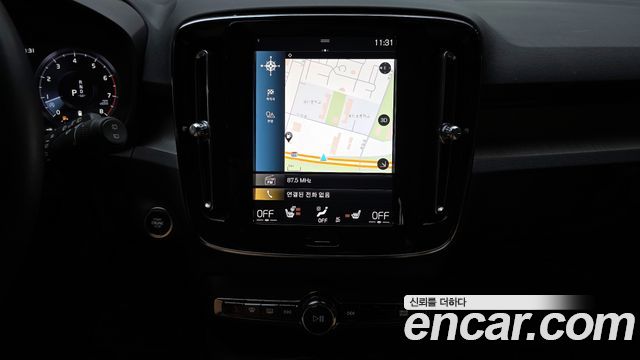 Volvo XC40 B4 Inscription 2022 — фото 14