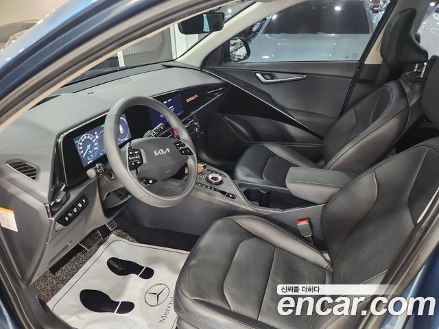 Kia Niro Signature 2022 — фото 10